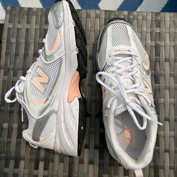 WOMENS NEW BALANCE RUNNING SHOES BEAUTIFUL CONDITION - Picture 5 of 7